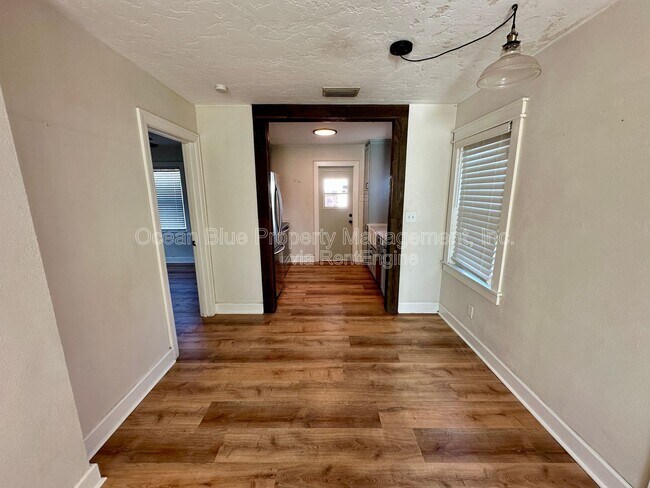 Building Photo - 4133 3rd Ave N