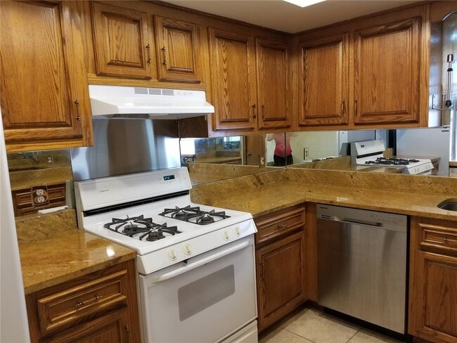 Building Photo - 1323 Sweetwood Blvd