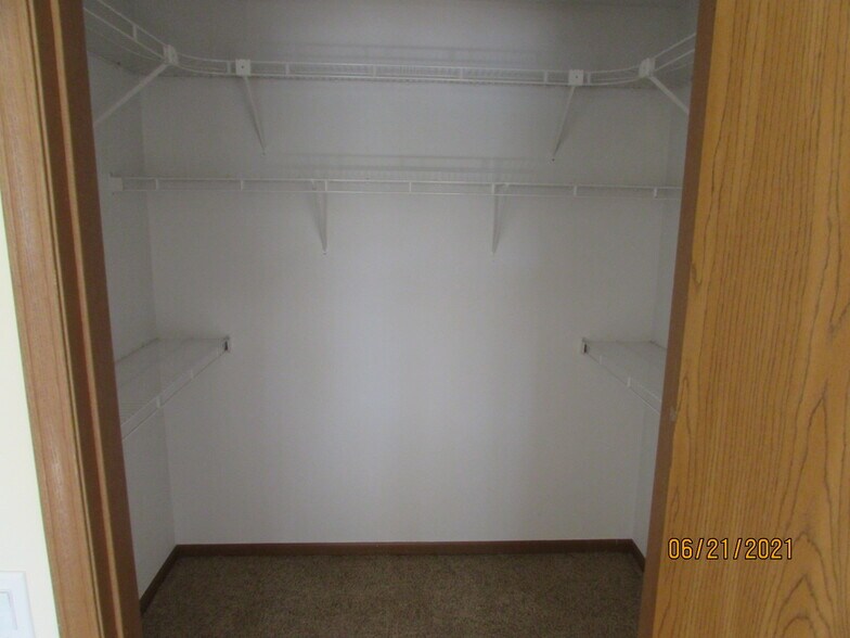 Closet - 10 Woodridge Ct