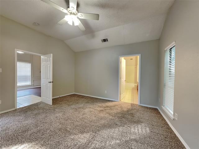 Building Photo - 104 NE Timber Ridge Dr