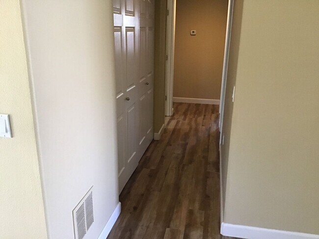 Building Photo - **$750 OFF 1st Month** Great Location! 3 Bedroom Home in SW Bend!