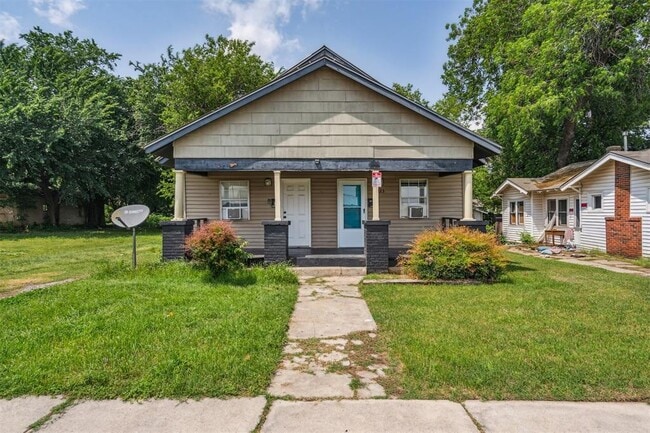Primary Photo - 2123 W Park Pl