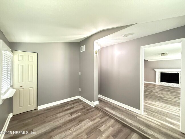Building Photo - 5336 Cruz Rd