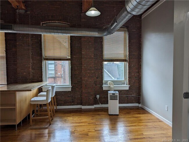 Building Photo - 325 Lafayette St