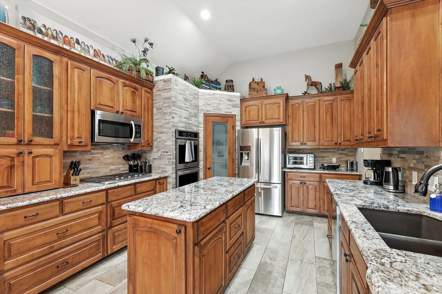 Building Photo - 2303 Chapelwood Dr