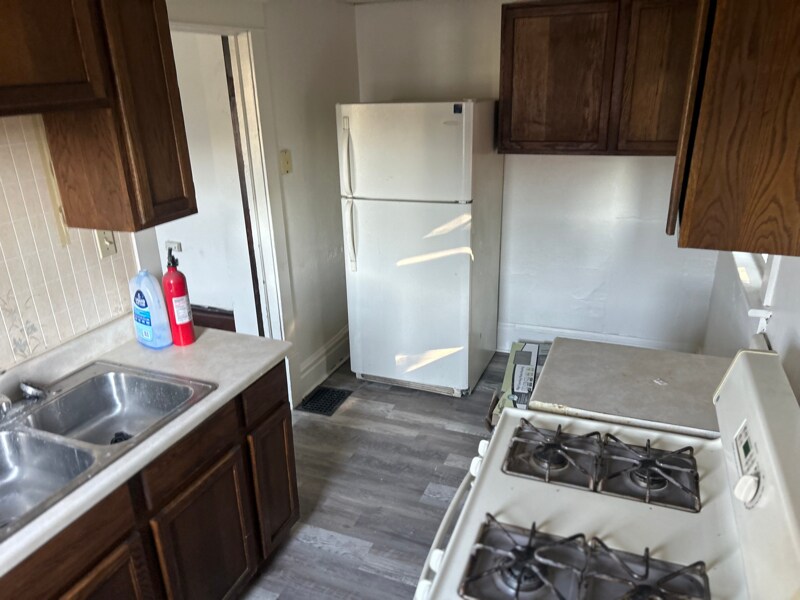Building Photo - 485 Allyn St
