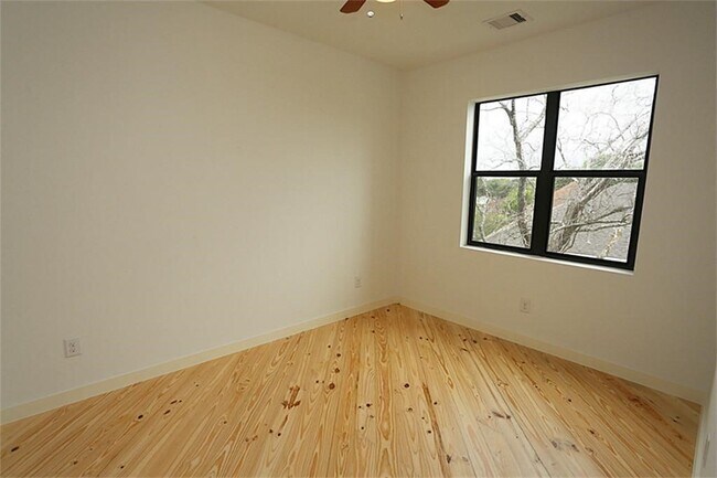 Building Photo - 4102 McKinney St