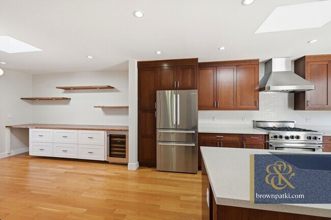 Building Photo - 362 Chenery St