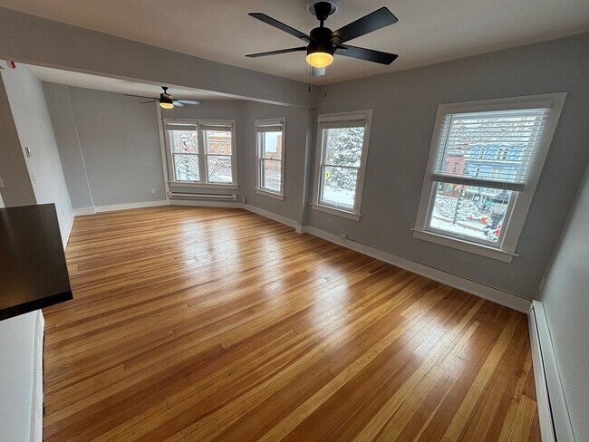 Building Photo - 741 Manitou Ave