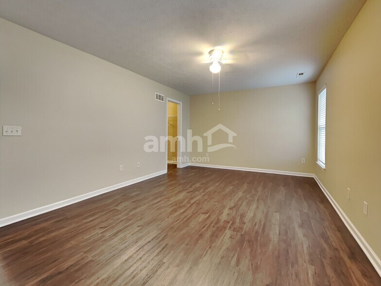 Building Photo - 609 Panzeretta Dr