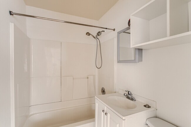 Bathroom - 704 NE 60th Ave