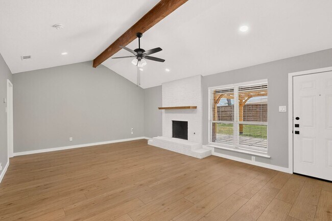 Building Photo - Newly Renovated Home In Grapevine Ready To Be Yours!!!!
