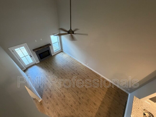 Building Photo - 1916 Gracie Bug Lp