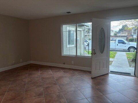 Building Photo - 1395 McQuesten Dr