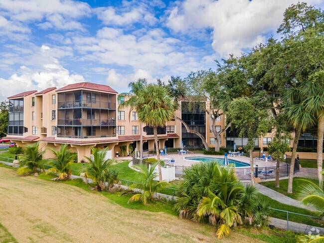 Building Photo - Fairways of Emerald Hills