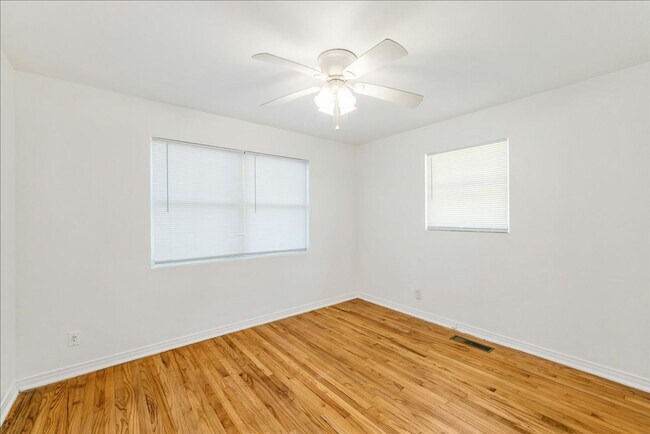Building Photo - 205 Juniper Dr