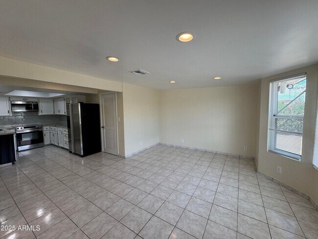 Building Photo - 5502 W Frier Dr