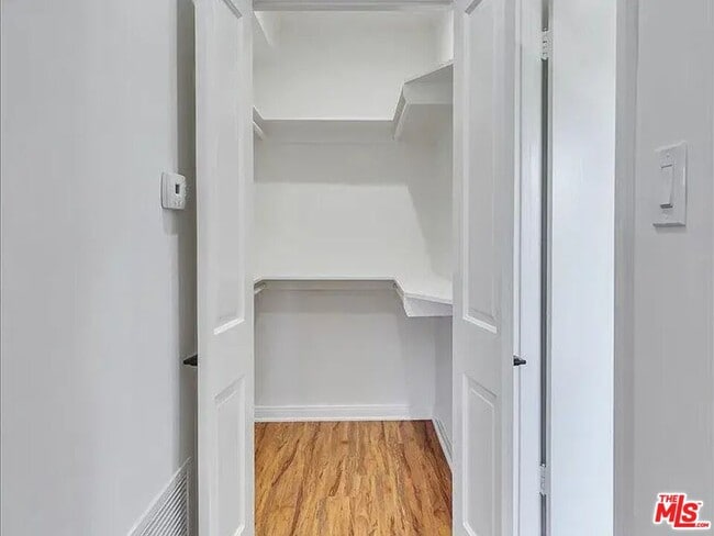 Building Photo - 1703 Kelton Ave