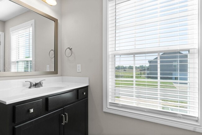 Building Photo - 3 Bedroom 2 1/2 Bath Pet Friendly Home For Rent!