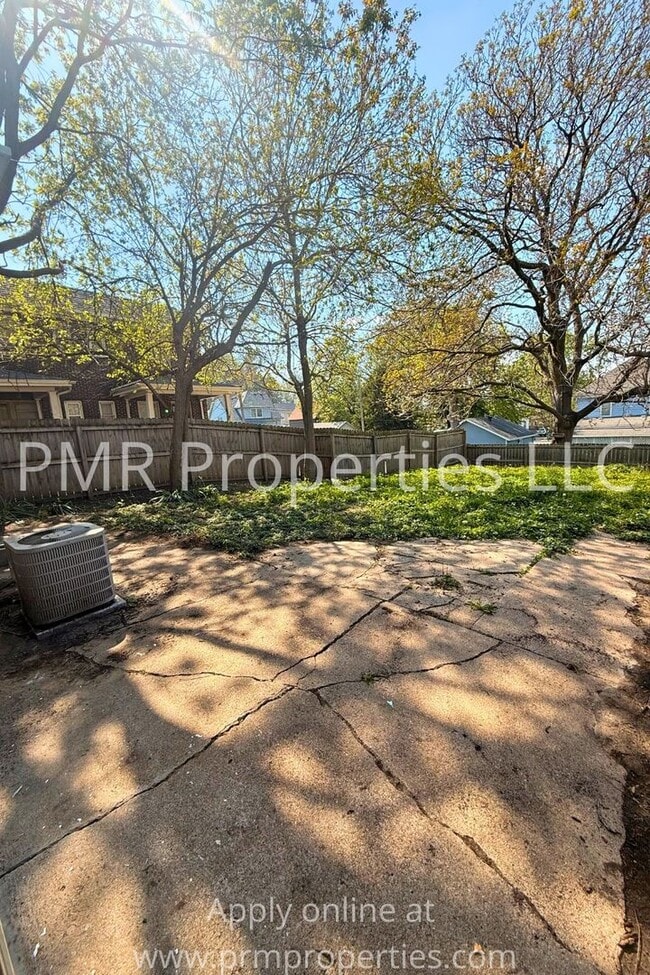 Building Photo - 2 Bedroom/ 1 Bathroom House