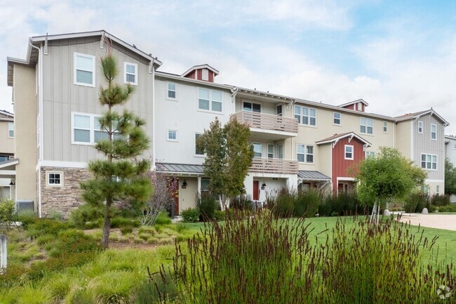 Building Photo - Vineyard Village