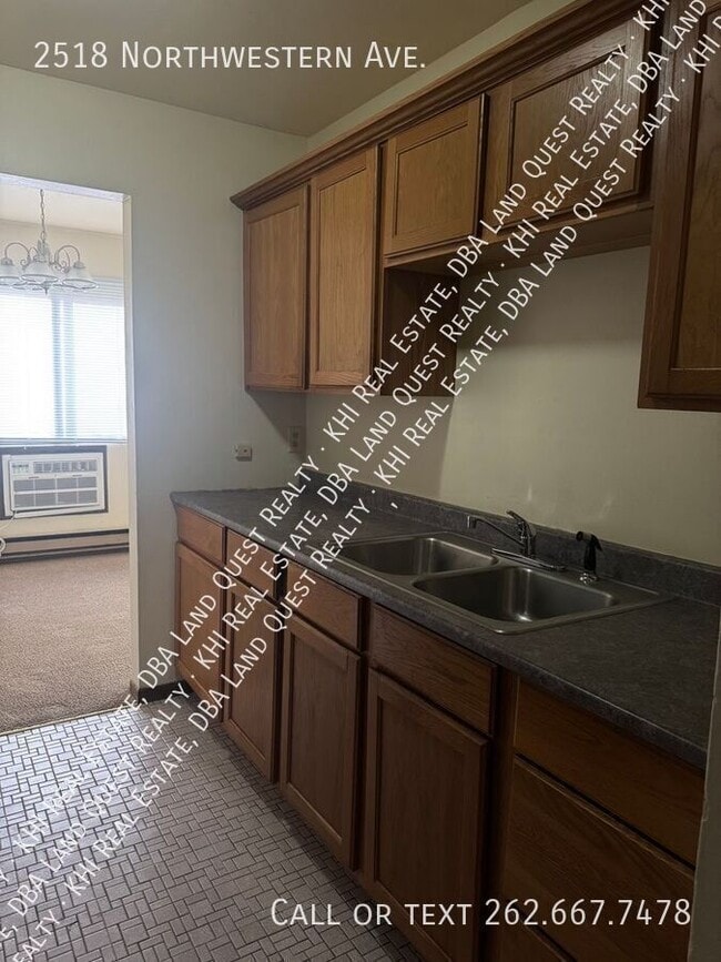 Building Photo - 2518 Northwestern Ave