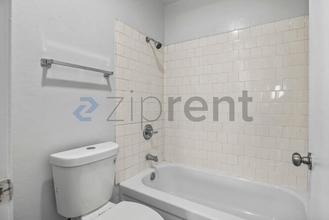 Building Photo - Unit 206