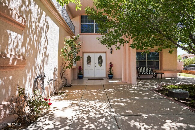 Building Photo - 1091 Los Moros Dr
