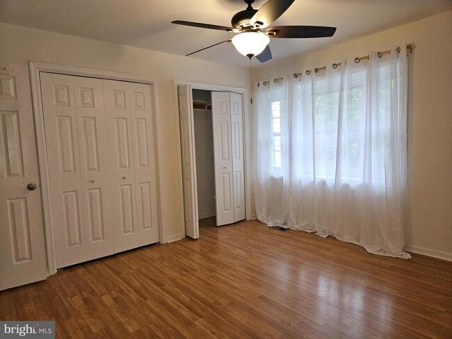 Building Photo - 284 Oakwood Village Ct