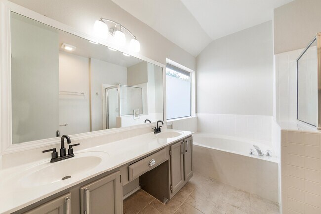 Building Photo - 17201 Village Glen Cove