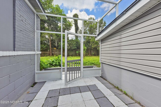 Building Photo - 4848 Plymouth St