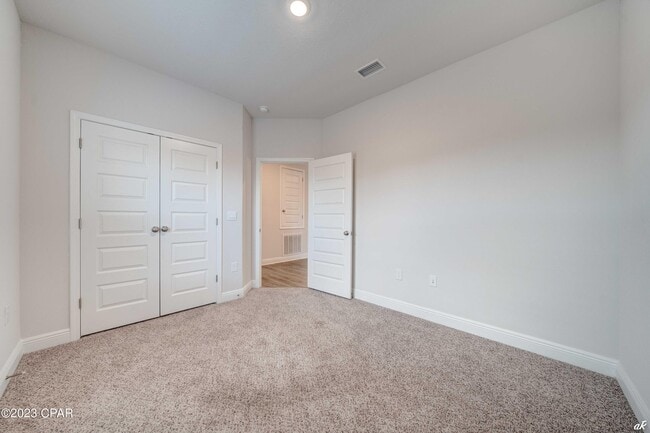 Building Photo - 204 Martingale Lp