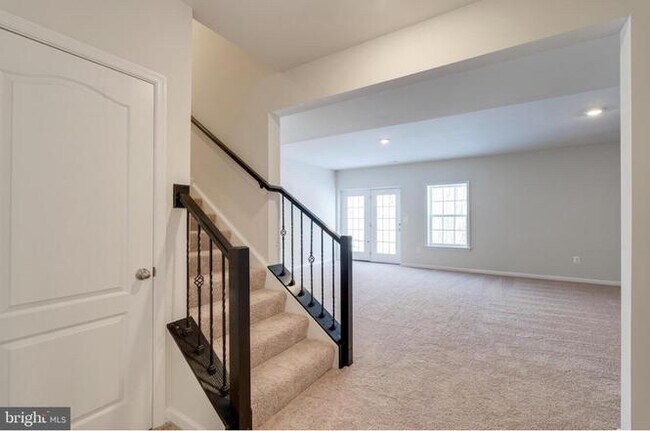 Building Photo - 10810 Meridian Hill Way