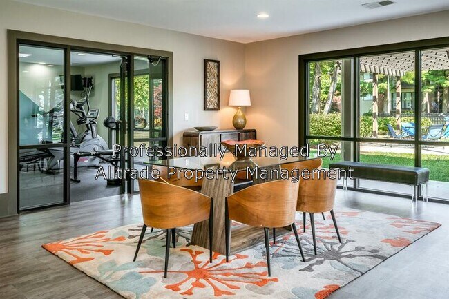 Building Photo - 9401 Doral Ct