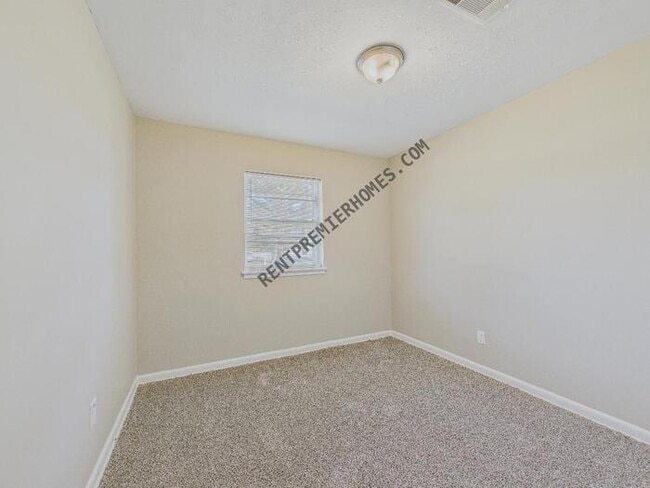 Building Photo - 1 Coral Ln