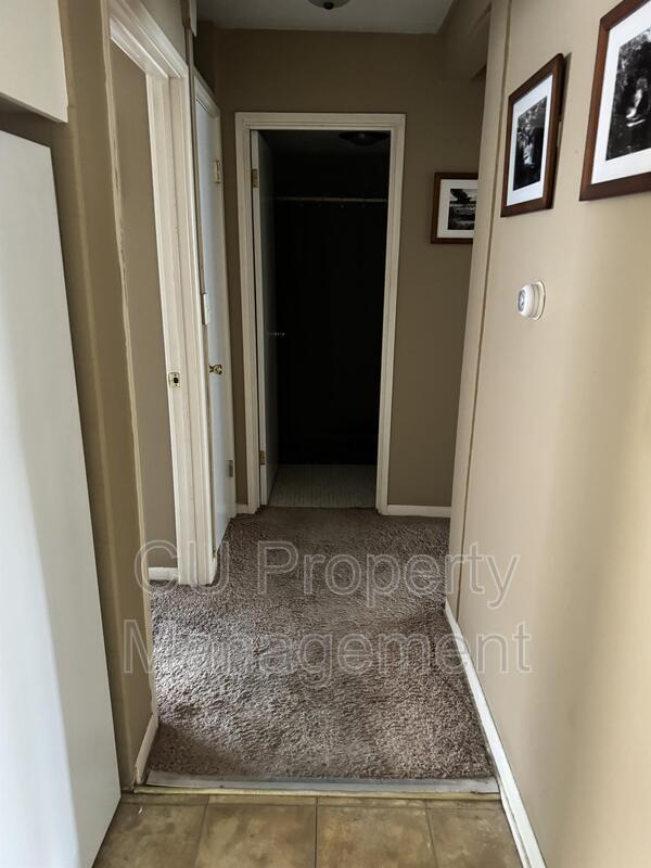 Building Photo - 713 W Church St