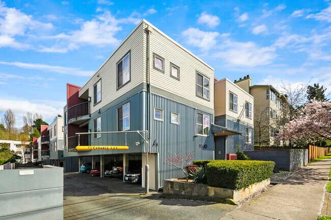 Primary Photo - 9520 1st Ave NE