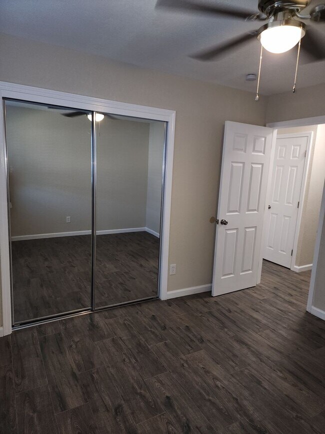 Building Photo - Recently Updated -  2 Bedroom 1 Bathroom O...