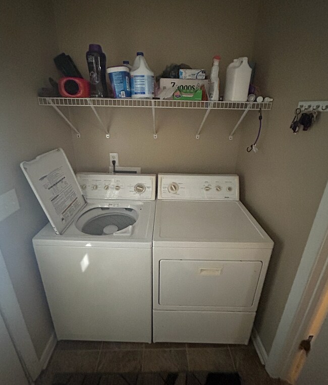 Building Photo - 146 Oak Meadows Dr