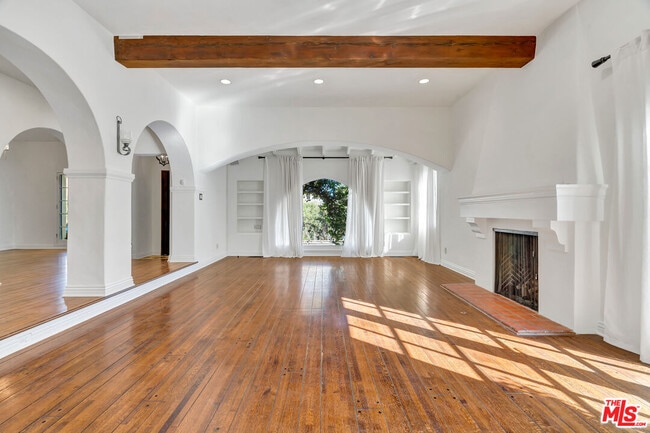 Building Photo - 10587 Holman Ave