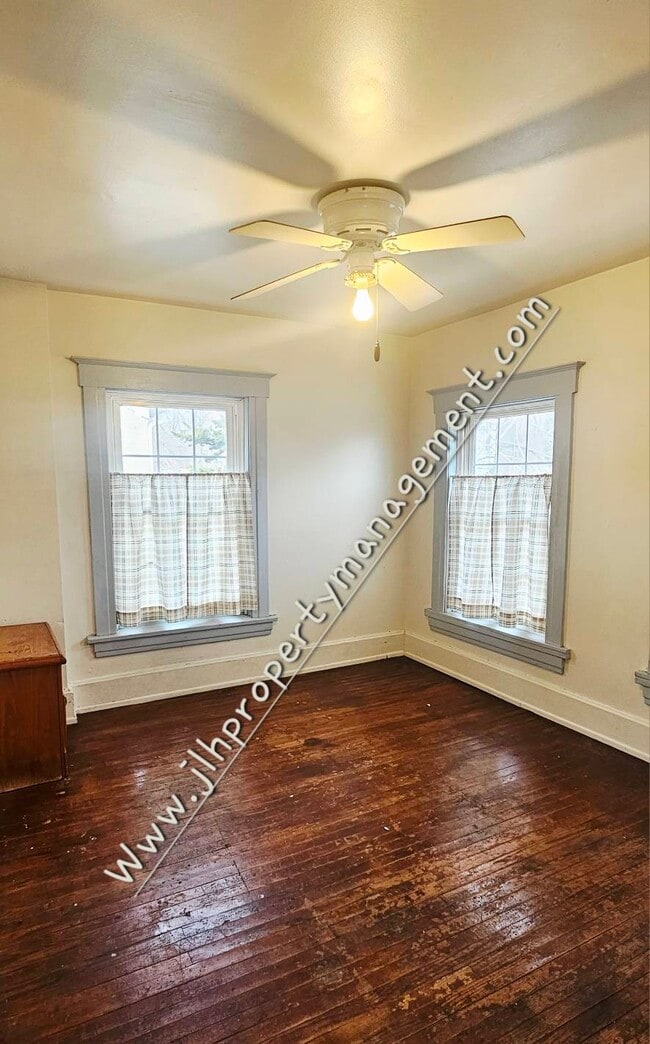 Building Photo - 503 W Pleasant St