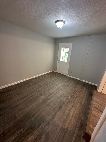 Small den Of The main bedroom - 910 Morey Peak Dr