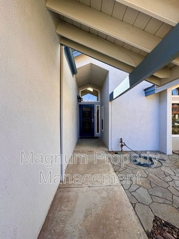 Building Photo - 25483 Blackthorne Dr