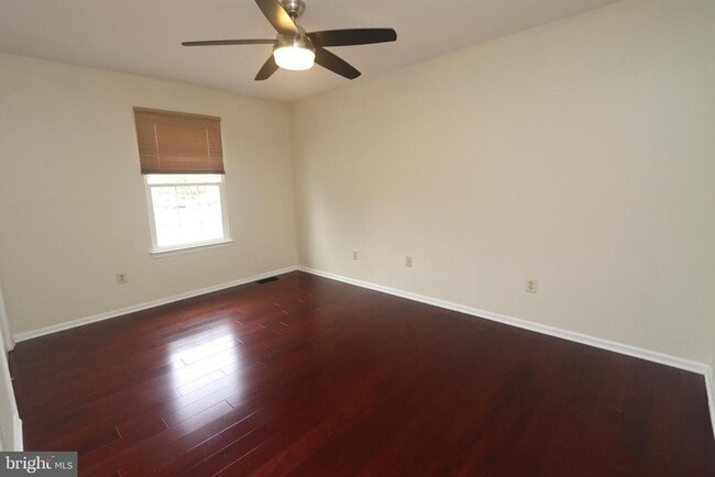 Building Photo - 403 Essex Ct