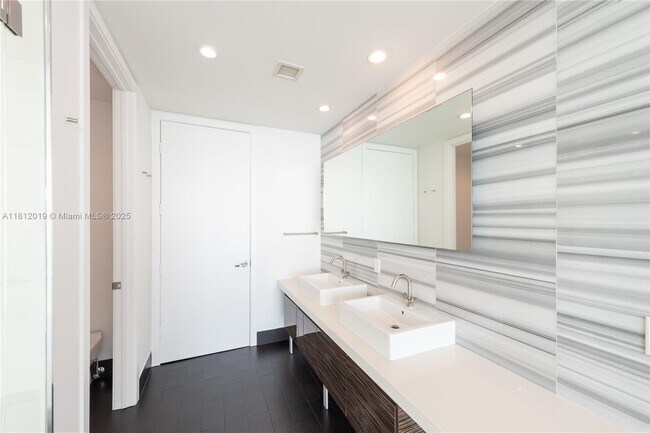 Building Photo - 1100 Biscayne Blvd