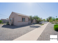 Building Photo - Charming 1/1 Glendale Duplex Unit - Walk t...