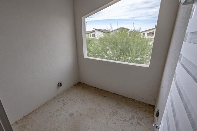 Building Photo - 423 Deer Path Lp