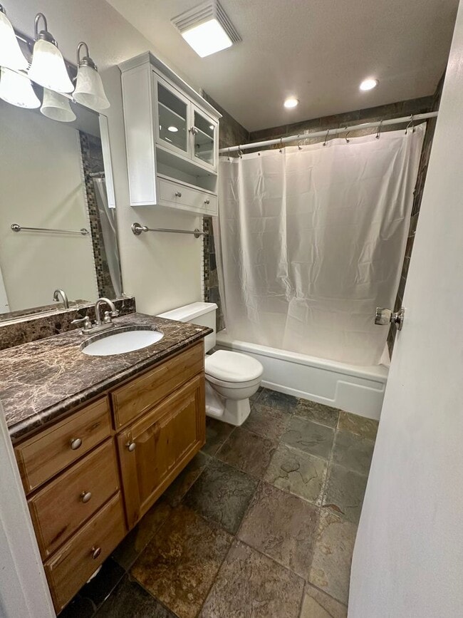 Building Photo - A &amp; E 3rd W Duplex