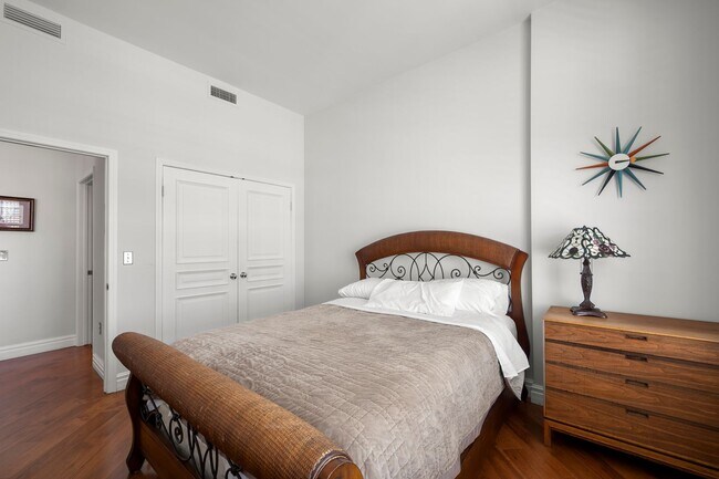Building Photo - Top Floor Condo in the Gaslamp District!