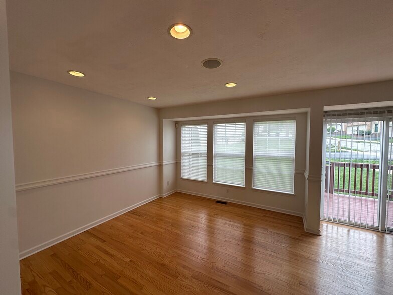 Building Photo - 189 Blue Grass Cir